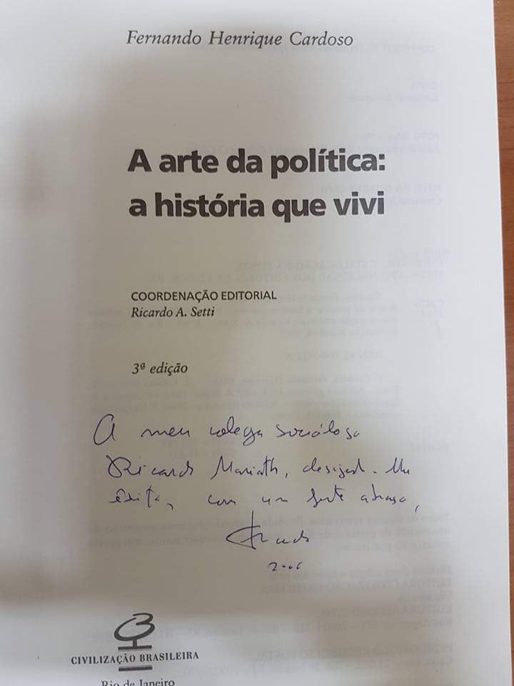 Página com dedicatória manuscrita a Ricardo Mariath em exemplar de A Arte da Política