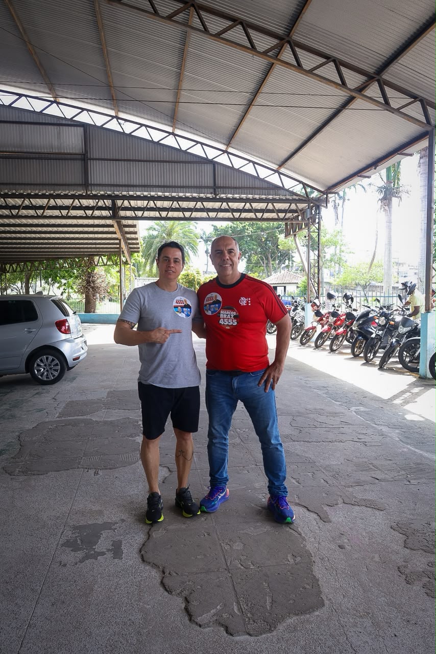 Ricardo Mariath ao lado de Marcos Braz em registro ligado ao ambiente esportivo