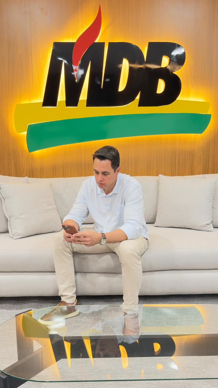 Ricardo Mariath em registro institucional em ambiente do MDB